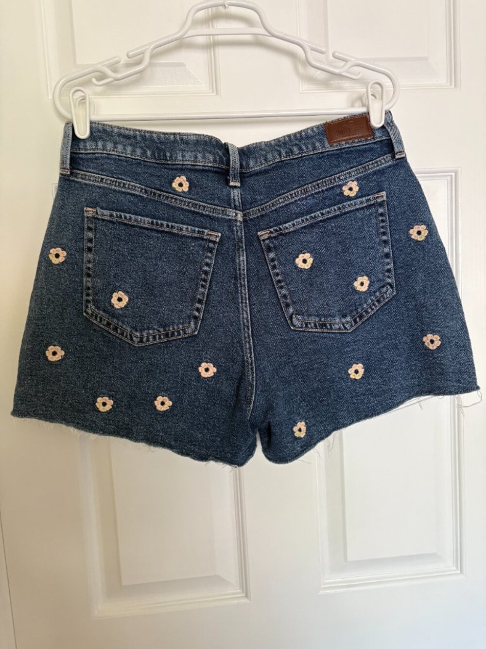 Embroidered Curvy High Rise Mom Short 3” - Picture 2 of 3